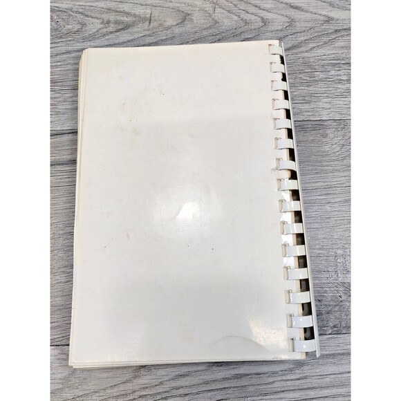 VINTAGE League of Women Voters Cookbook-"Major League Hits" Wayne County, MI - Picture 2 of 7